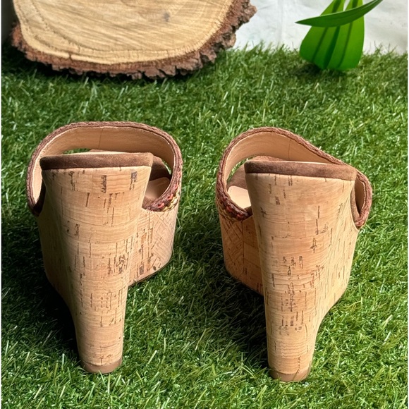 Veronica Beard
Dali Sand Suede Peep-Toe Wedge Platform Sandals size 5.5 women - Picture 8 of 13